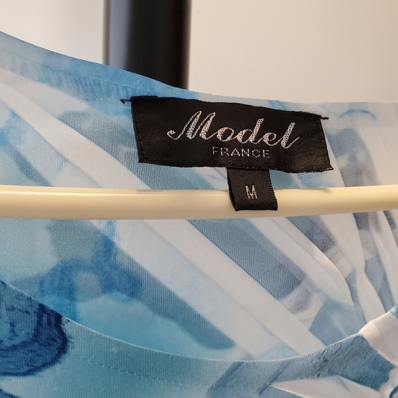 Detailed summer weight top - Picture 3 of 4